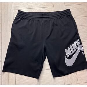 Nike Skateboarding Basketball men’s shorts. Black &‎ white. Poly. Sz L. Dri fit.